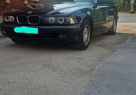 BMW 520i Top Gepflegt, Neu Tüv, Scheckheft