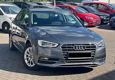 Audi A3 1.6 TDI S tronic Automatik * LED / Navi / AHK