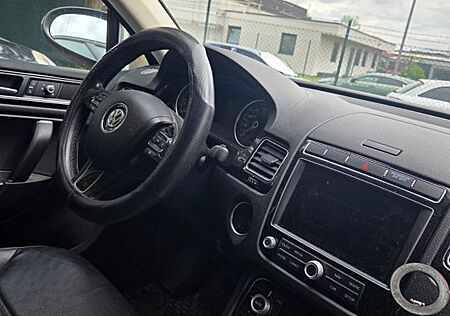 VW Touareg Volkswagen 3.0 V6 TDI SCR 150kW Tiptr Exclusive...