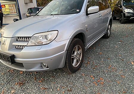 Mitsubishi Outlander 2.4 Dakar 4WD TÜV11.24 KLIMA