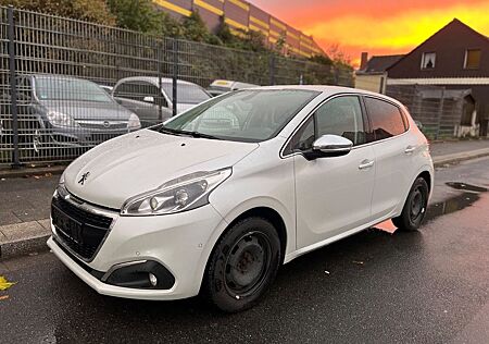 Peugeot 208 Allure TÜV 09/2027 1HAND