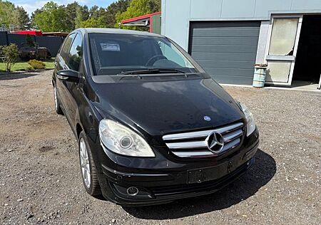 Mercedes-Benz B 200 -