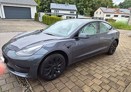 Tesla Model 3 Hinterradantrieb RWD LFP 55 KW 325 PS