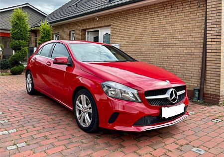 Mercedes-Benz A 180 d - Navi & Sportsitze & 8 Reifen