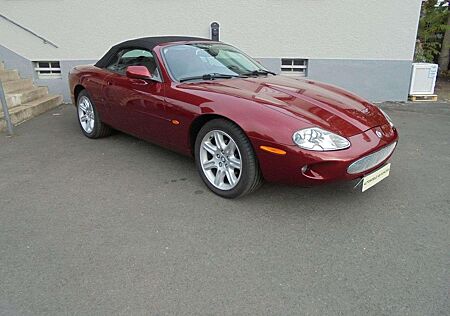Jaguar XK8 Cabrio deutsches Fahrzeug Kette Schienen neu