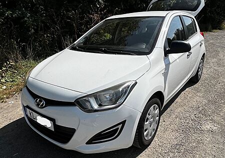 Hyundai i20 1.2 FIFA WORLD CUP EDITION (weiß)