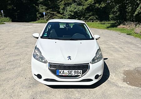 Peugeot 208 1.2 Benzin scheckheftgepflegt