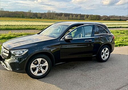 Mercedes-Benz GLC 220 d 4MATIC Autom. - HUD, AHK, Schiebedach