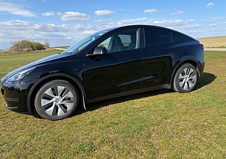 Tesla Model Y - Long Range Dual Motor AWD