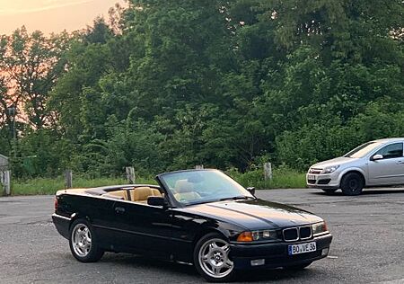 BMW 320i Cabrio E36 Sammlerfahrzeug, top Zustand