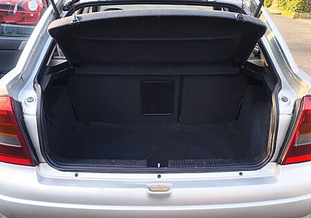 Opel Astra 1.6 -