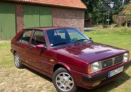 Lancia Delta LX