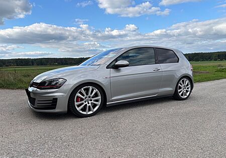 VW Golf Volkswagen 2.0 TSI DSG GTI GTI