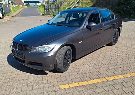 BMW 320i - motor/getr. gut tüv 2 jahre