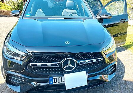 Mercedes-Benz GLA 250 4MATIC DCT -