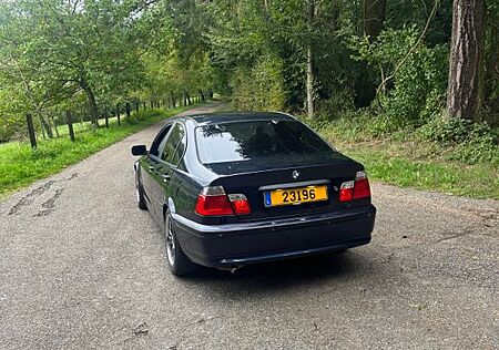 BMW 318i -