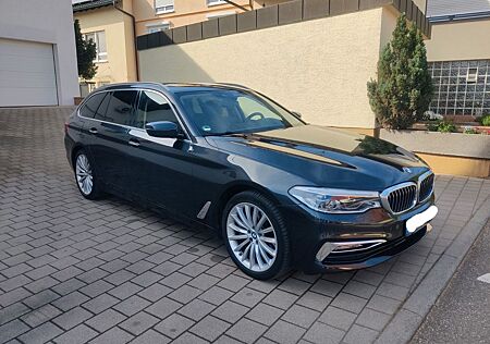 BMW 540d xDrive Touring Scheckheftgeflegt bei