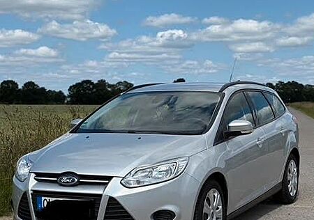 Ford Focus 1,6TDCi 85kW / Zahnriemen NEU / Reifen NEU