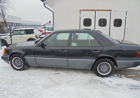 Mercedes-Benz 200 E