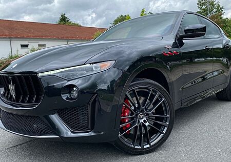 Maserati Levante 3.8 V8 Trofeo USA/PANO/CARBON/B&W/SOFTCL