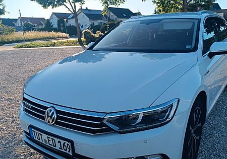 VW Passat Variant Volkswagen 2.0 TDI SCR 140kW DSG BMT 4M ...