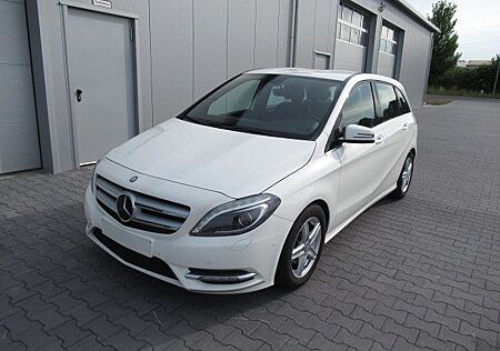 Mercedes-Benz B 180 B-Klasse B180 Edition 1 Navi PDC v+h SH Bi-Xenon