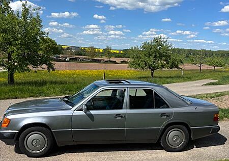 Mercedes-Benz 230