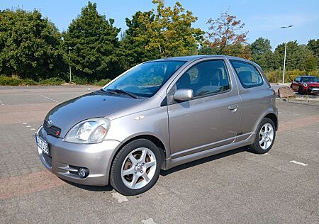 Toyota Yaris 1.5 TS HU 04/27 8 fach bereift