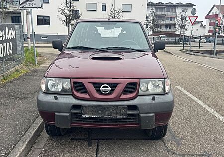 Nissan Terrano 2,7 TD Intercooler TÜV /7-Sitzer/ Klima