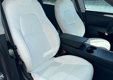 Tesla Model Y Long Range Dual AWD