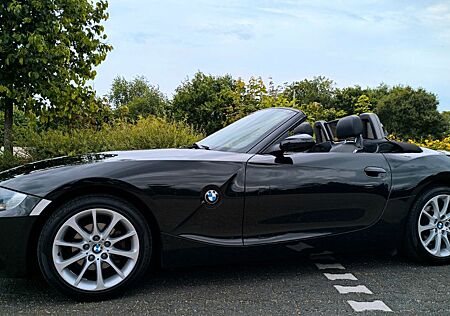 BMW Z4 Roadster 2.0i - 2008 schwarz Top Zustand!