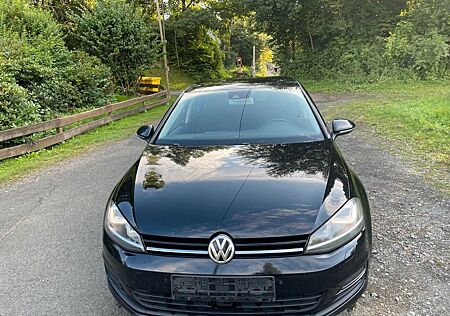 VW Golf Volkswagen VII Lim. Cup 2.0 TDI,DSG,Bi-Xenon,1-Hand