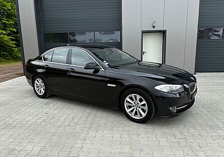 BMW 520d Lim. AUTOM+TÜV/AU NEU+SCHECKHEFT+NAVI
