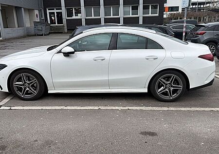 Mercedes-Benz CLA 200 AMG LINE*ERST 28 TKM*LEDER*AUTOMATIK*