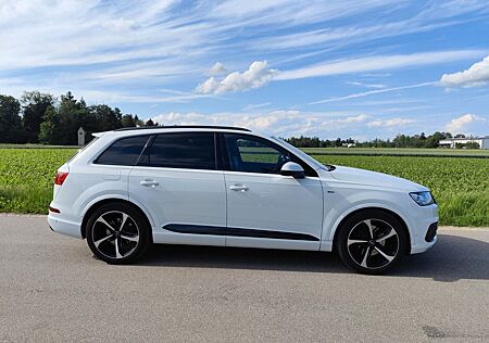 Audi Q7 3.0 TDI S-Line | 2019 | 221.000 km | 7 S