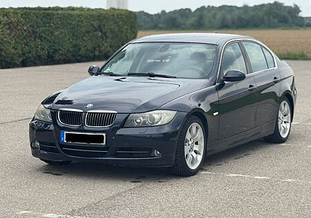 BMW 330i -