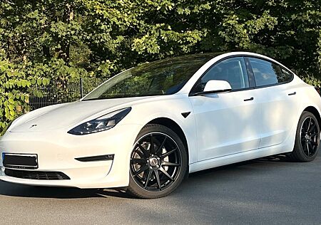 Tesla Model 3 2023 LongRange AWD, 1. Hand, 8 fach