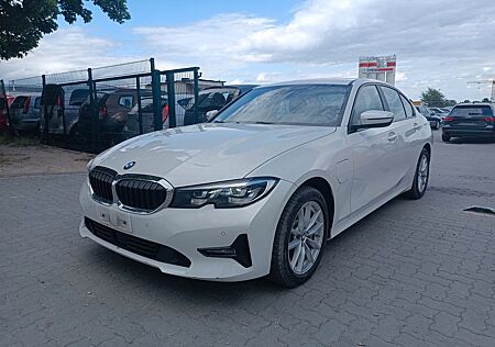 BMW 330e Automatik/Lim. Hybrid