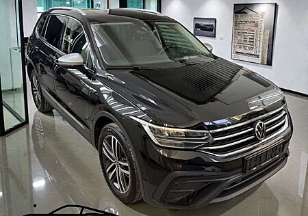 VW Tiguan Allspace Volkswagen *7 Sitze*Pano*HUD*AHK