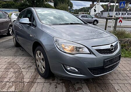 Opel Astra J Lim. 5-trg. Selection