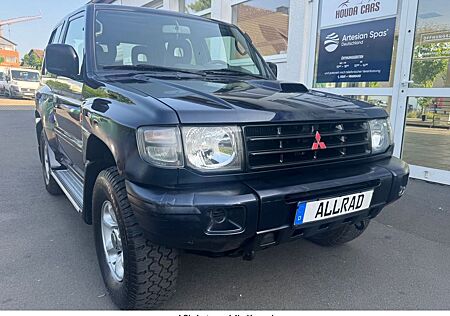Mitsubishi Pajero TD Classic 2500 Tüv Inspektion Allrad