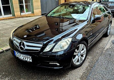 Mercedes-Benz E 250 Coupé CDI BlueEFFICIENCY AVANTG....
