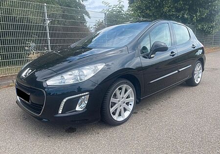 Peugeot 308 Allure 1.6 PANORAMA AHK 17 Zoll gepflegt!