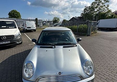 Mini ONE /TÜV 11/27 / Klima/ Pano/