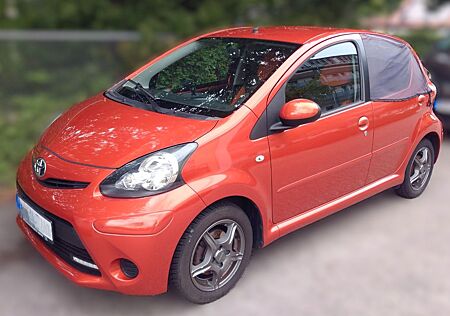 Toyota Aygo (X) Aygo 5 Türer, Orange, gut gepflegt