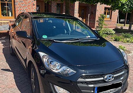 Hyundai i30 blue 1.6 CRDi 81kW Classic Classic