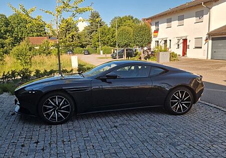 Aston Martin DB11 4.0 V8 -