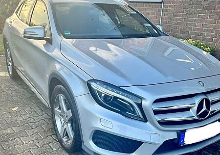 Mercedes-Benz GLA 220 CDI 4MATIC DCT AMG Line / VIEL NEU!!!