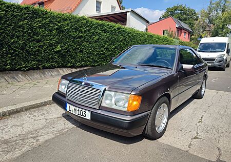 Mercedes-Benz 300 CE300 C124 Coupé Oldtimer