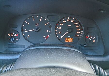 Opel Astra 1.6 -